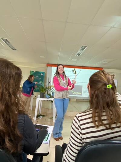 Curso de Cultivo de Orquídeas reúne cooperadas na Coprossel e promove capacitação prática